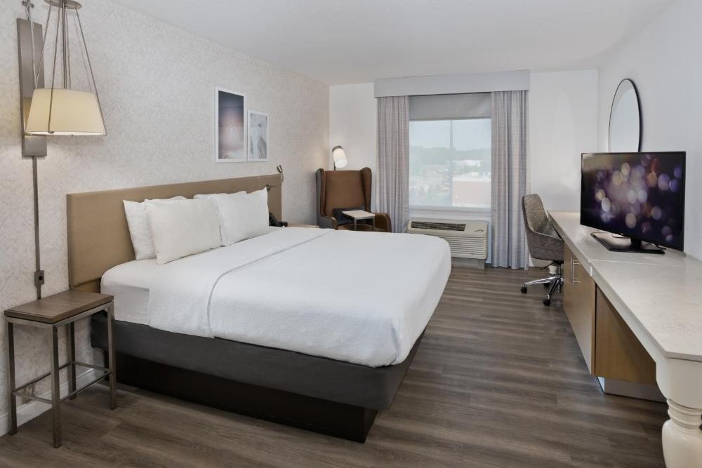 Queen Room with Two Queen Beds - Hearing Access